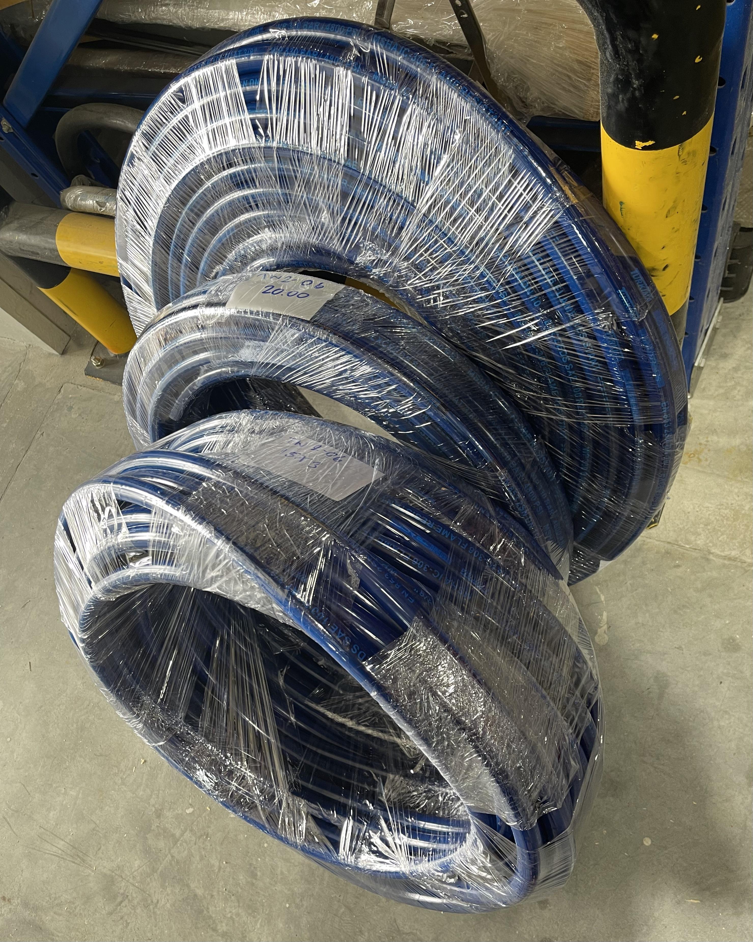 สายไฮดรอลิค 1 & 2 ชั้น หุ้มพีวีซี Shielded Hydraulic 1 & 2 wire braids Hose coated PVC guard