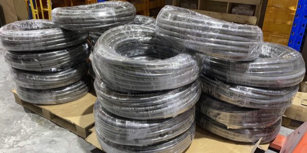 สายฉีดน้ำแรง 1 ชั้น ขนาด 5/8″ หุ้ม PVC (หุ้มพีวีซีใส) x ยาว 50 M. c/w พร้อมย้ำหัวสายทนแรงดันสูง หัวฉีดน้ำแรง ย้ำหัวสายไฮดรอลิค