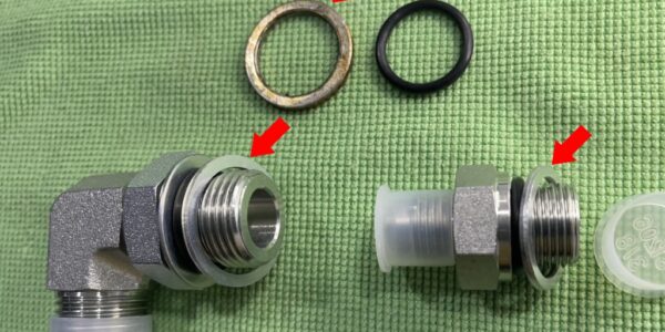 Captive seal แหวนครอบซีลโอริง ป้องกันโอริงปลิ้น CAPTIVE SEAL = O-Ring + Captive Steel Ring (Steel ring covering the O-ring seal to prevent slipping).