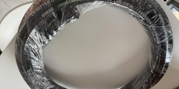 สาย High pressure pump – water jetting ขนาดสาย – หัวเกลียวด้านใน 14 mm – หัวเกลียวด้านนอก22 mm – ขนาดความยาวสาย10 เมตร ทนแรงดัน 3000 PSI พร้อมหัวปืน